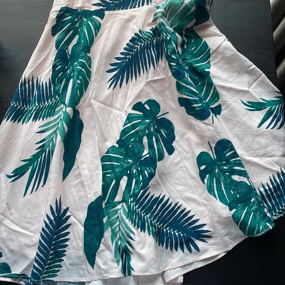 Pink dress with palm leaf print - Picture 2 of 4